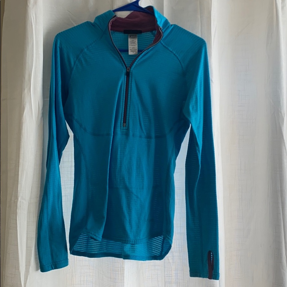 Women’s Patagonia quarter zip jacket